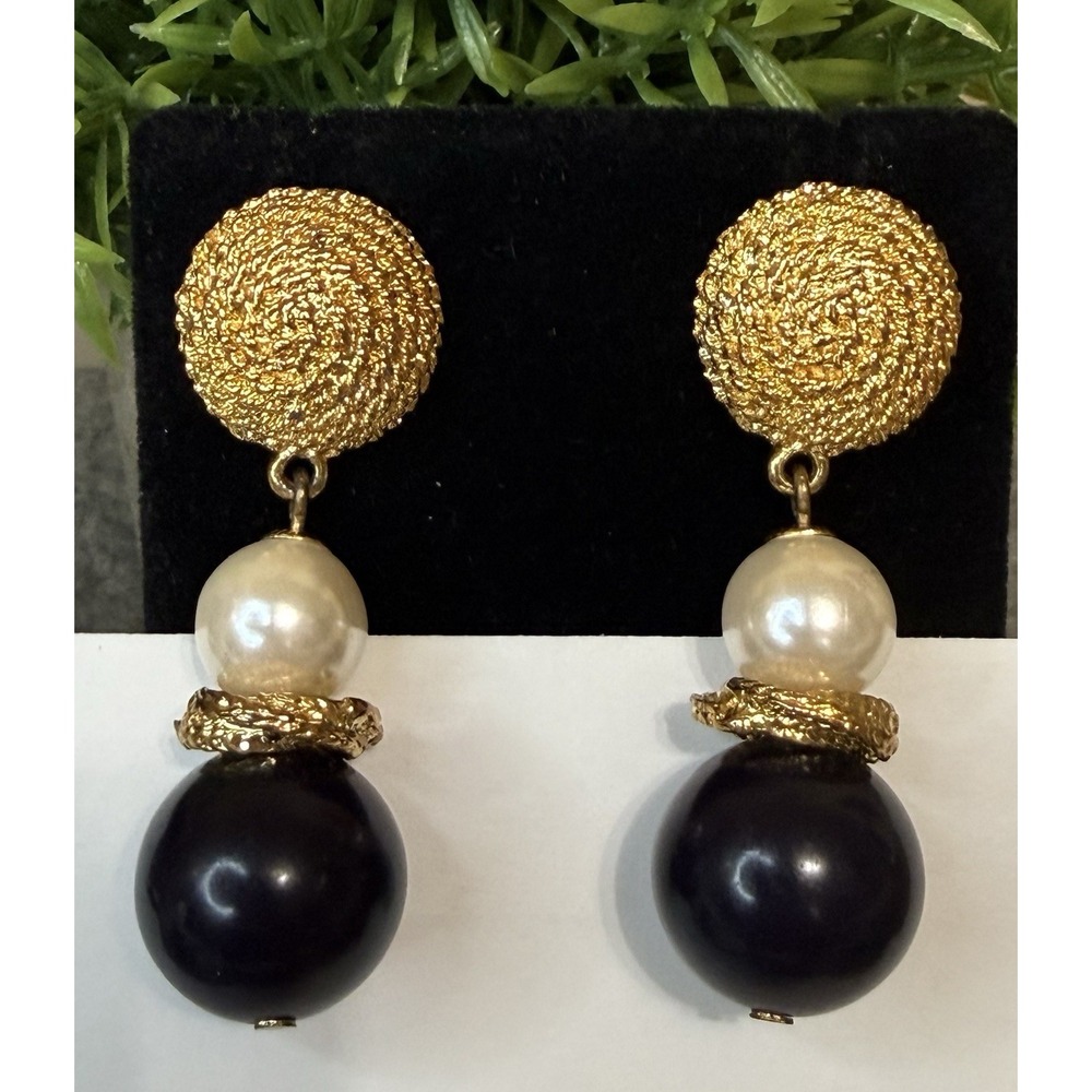 Vintage Gold-Tone Pearl Black Dangle Earrings Textured Drop Jewelry - Picture 2 of 5